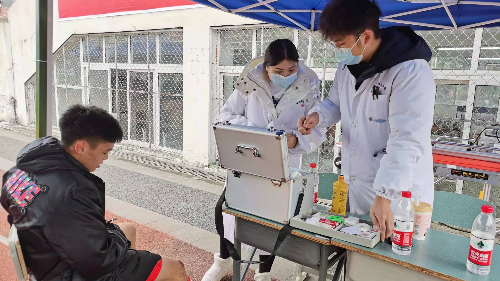雅安仁康醫(yī)院為四川省青少年足球聯(lián)誼賽提供醫(yī)療保障服務